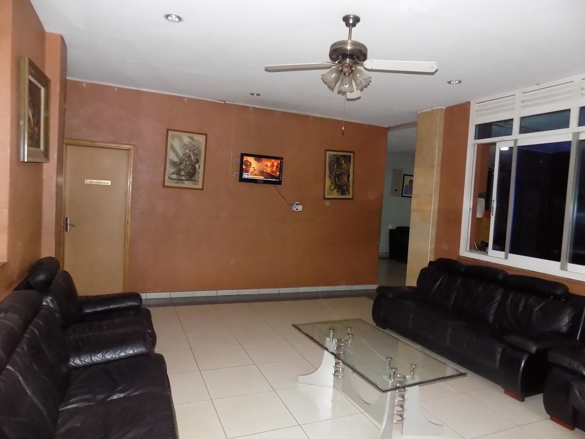 Aponye Hotel كامبالا المظهر الخارجي الصورة