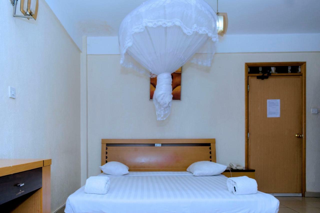 Aponye Hotel كامبالا المظهر الخارجي الصورة
